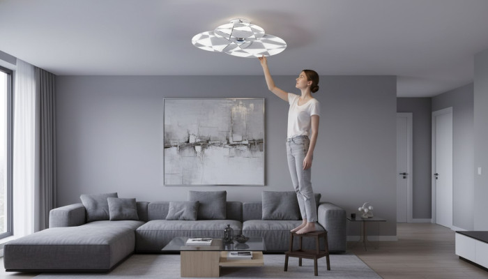 Nuovo lampadario grigio di lusso in stile contemporaneo con lampadario.