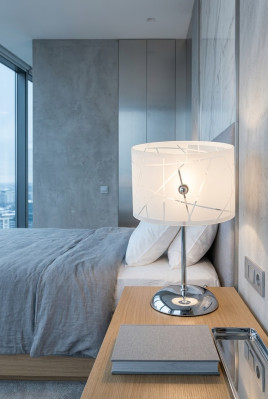 Lussuoso moderno lampadario a cristalli, lampadario bianco, lampada da tavolo nuova.