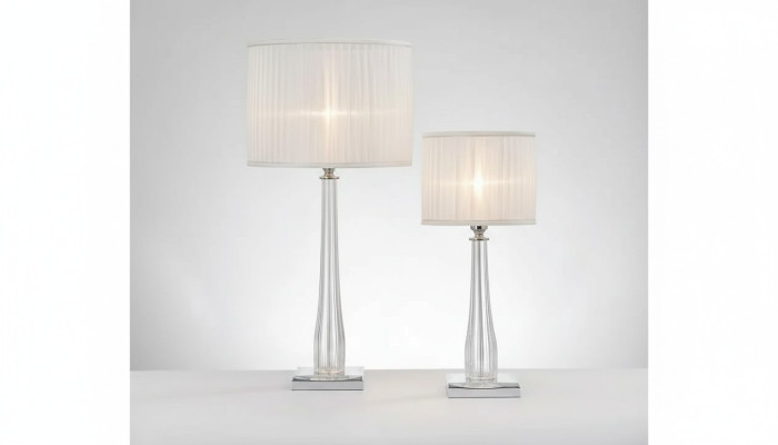 Lampada da tavolo design bianca per comodino o consolle.