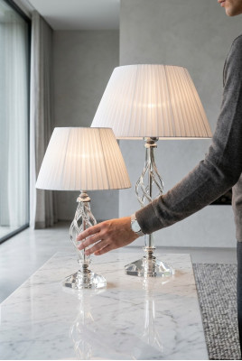 Lampada da tavolo stile antico con cristalli bianchi, lampada da tavolo nuova.
