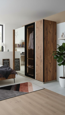 Armadio moderno di lusso in legno, armadi in vetro eleganti per la camera da letto.