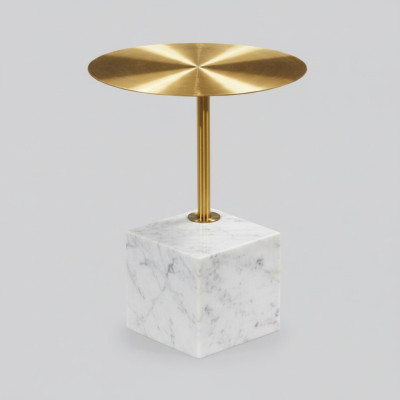 Lussuoso tavolino bianco da salotto con portata di design.
