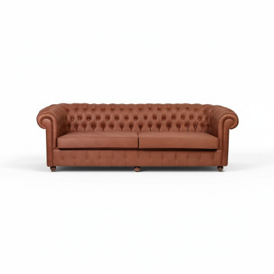 Divano Chesterfield moderno a tre posti marrone.