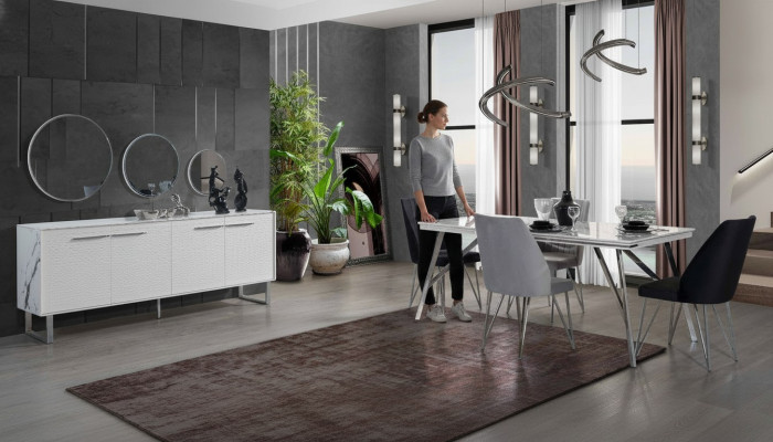 Mobili da sala da pranzo grigio-bianco: cassettiera, tavolo da pranzo e sedie imbottite di lusso.