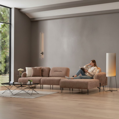 Divano d'angolo marrone per soggiorno, progettato dal designer, imbottitura, divano ad angolo in forma di L.