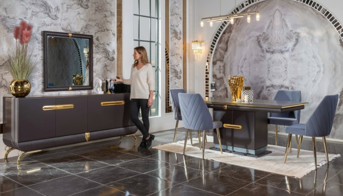 Sala da pranzo in acciaio inossidabile Set da tavola con tavolo da pranzo di design, 4 sedie, credenza 7 pezzi.   Sala da pranzo in acciaio inossidabile, set da tavola con tavolo da pranzo di design, 4 sedie, credenza 7 pezzi.
