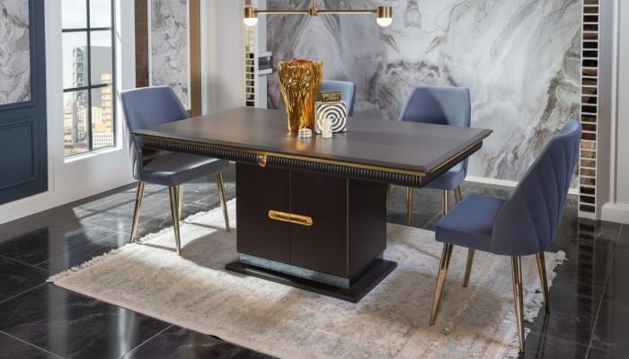 Set da pranzo di lusso in acciaio inossidabile. Tavolo da pranzo moderno con 4 sedie imbottite.   Set da pranzo di lusso in acciaio inossidabile. Tavolo da pranzo moderno con 4 sedie imbottite.