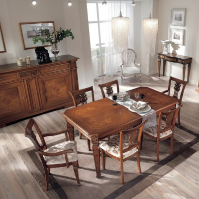 Tavolo da pranzo in legno dal design classico marrone per sala da pranzo.