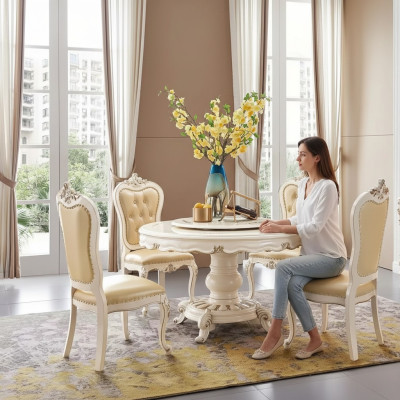 Classico set da sala da pranzo beige chiaro con tavolo da pranzo rotondo di lusso e x4 sedie Chesterfield. Set di 5 pezzi.