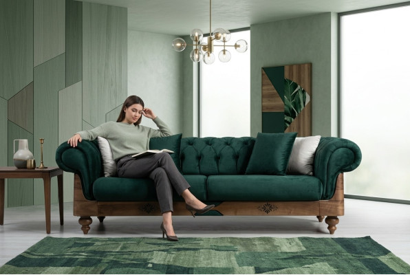 Divano Chesterfield a tre posti verde per il soggiorno.