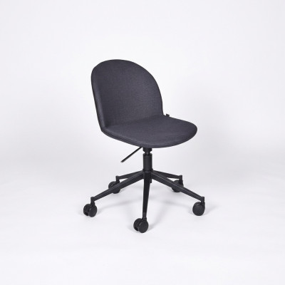 Sedia da ufficio nera moderna poltrona girevole da direttore design nuovo