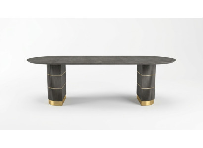 Tavolo da pranzo grigio del designer con piedi in metallo e struttura in legno.