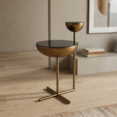 Tavolino moderno con piano in vetro. Tavolino rotondo designer stile divano.