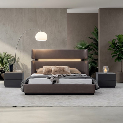 Camera da letto di lusso con letto e 2 comodini, design moderno.