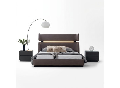 Camera da letto di lusso con letto e 2 comodini, design moderno.