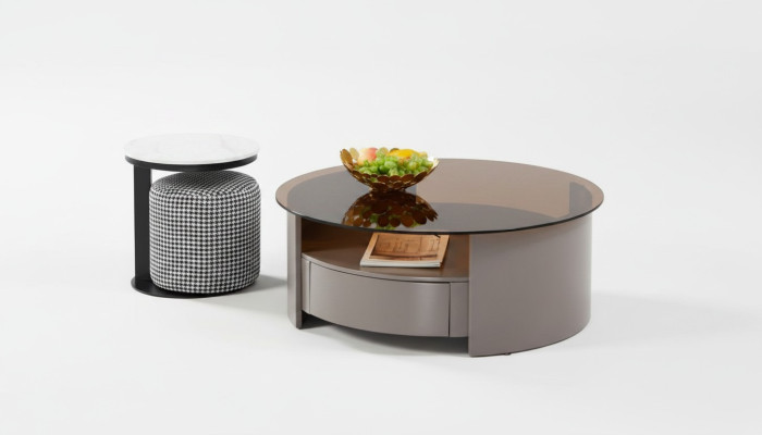 Tavolino da caffè in stile moderno di lusso, colore marrone.