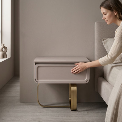Comodino beige in acciaio inossidabile per camera da letto, tavolino in legno moderno.
