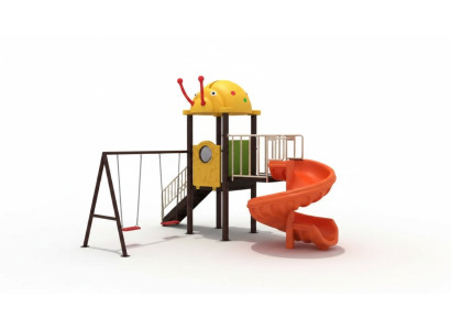 Parco giochi con scivoli e altalene. Divertimento per i bambini.