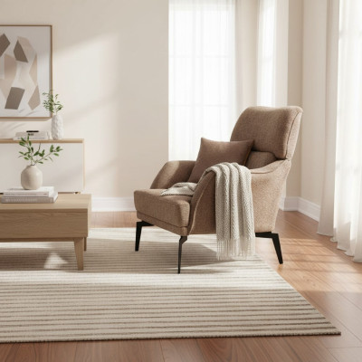 Esclusiva poltrona beige per soggiorno, poltrona imbottita di lusso, elegante monoposto.