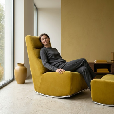 Giallo lusso completo poltrona con poggiapiedi, arredamento soggiorno tessuto design.