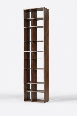 Mobile libreria in legno marrone moderno per il soggiorno. Nuovi mobili per l'arredamento.