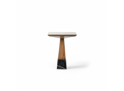 Nuovo tavolino design in legno, moderno arredamento tavolo salotto.