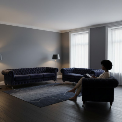 Soggiorno completo blu con divani a quattro posti e divanetti a due posti, poltrona Chesterfield nuova.