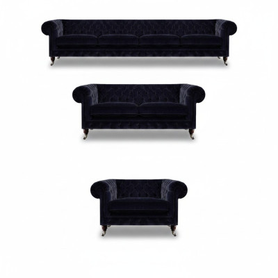 Soggiorno completo blu con divani a quattro posti e divanetti a due posti, poltrona Chesterfield nuova.
