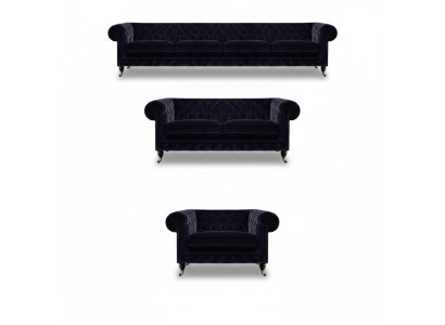 Soggiorno completo blu con divani a quattro posti e divanetti a due posti, poltrona Chesterfield nuova.
