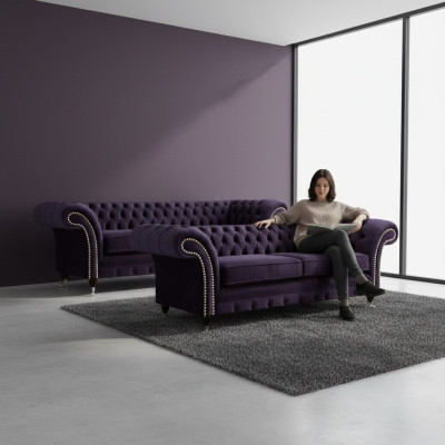 Set di divani lilla composto da un divano a tre posti e due poltrone Chesterfield di lusso.