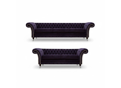 Set di divani lilla composto da un divano a tre posti e due poltrone Chesterfield di lusso.