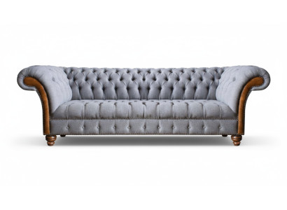 Divano Chesterfield imbottito grigio chiaro 4 posti design soggiorno.