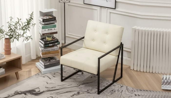 Poltrona esclusiva per soggiorno stile moderno beige tessuto gambe in metallo.