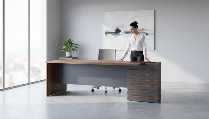 Scrivania per ufficio marrone grigio bicolore design moderno rettangolare.