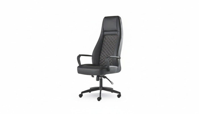Sedia da ufficio nera girevole moderna in pelle con ruote per lo studio.
