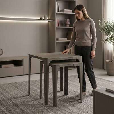 Tavolino in legno beige moderno ed elegante