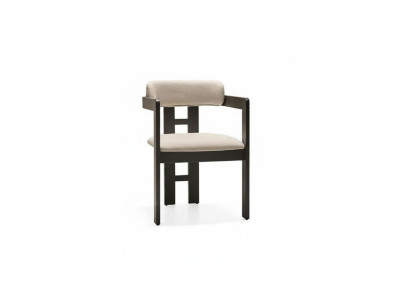 Elegante sedia marrone in legno e tessuto dal design moderno