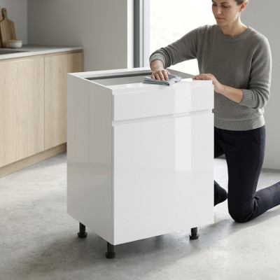 Mobile da cucina con cassetto e ripiani lucidi