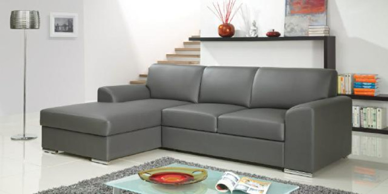 Innovazione nel soggiorno divani ad angolo con rivestimento in tessuto e funzione letto estraibile.