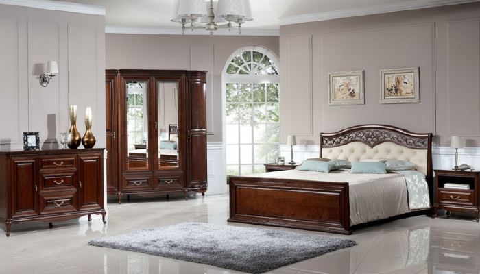 Letto matrimoniale classico di alta qualità Chesterfield in pelle pieno fiore.