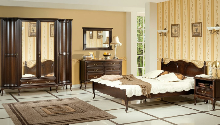 Mobili in stile italiano, letto, comodini, armadio, cassettiera, specchio, completo.
