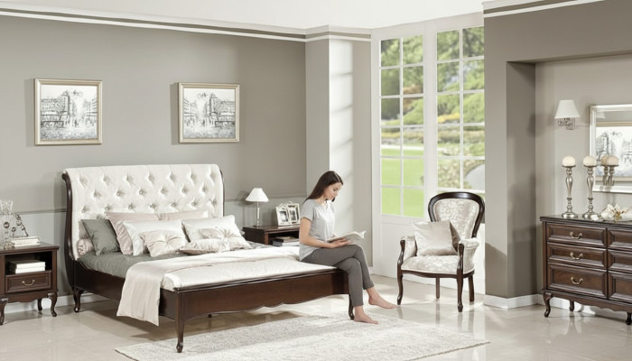 Camera da letto completa con letto matrimoniale comodini comò poltrona stile Chippendale reale