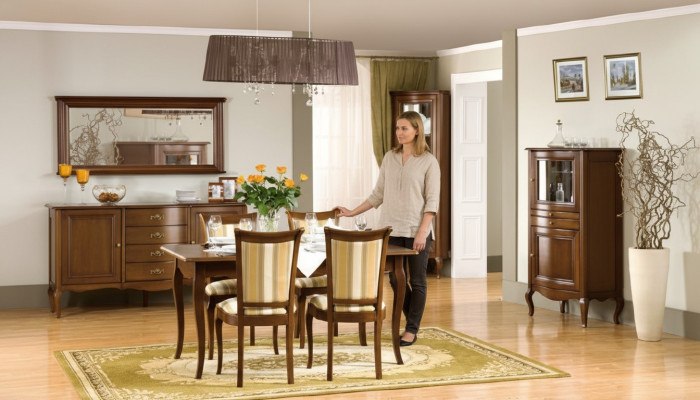 Set da sala da pranzo classico: comò, tavolo, sedie, vetrina; set soggiorno Italiano nuovo.