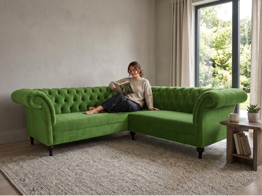 Divano angolare Chesterfield verde elegante ad L, divani design imbottiti in stile poltrona.